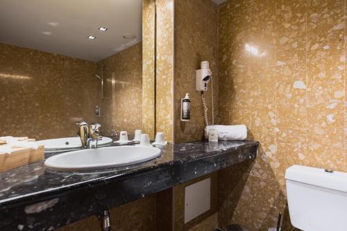 a bathroom with a sink and a toilet at The Lince Nordeste in Nordeste