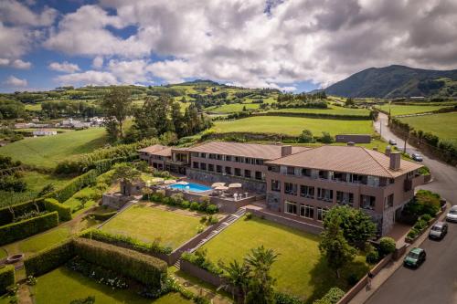 an aerial view of a house with a yard at The Lince Nordeste in Nordeste