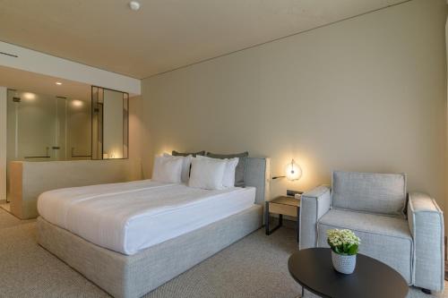 Un pat sau paturi într-o cameră la Ensana Aquahouse