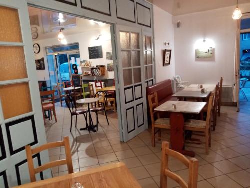 a restaurant with tables and chairs in a room at L'Auberge d'Eygliers in Eygliers