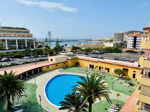 Newly renovated Vistas Muelle de Los Cristianos Pier view FREE WIFI