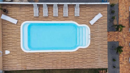 an overhead view of a swimming pool on a building at Villa Ondas in Barra Grande