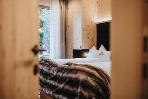 Ένα ή περισσότερα κρεβάτια σε δωμάτιο στο Presulis Hideaway Apartments & Restaurant