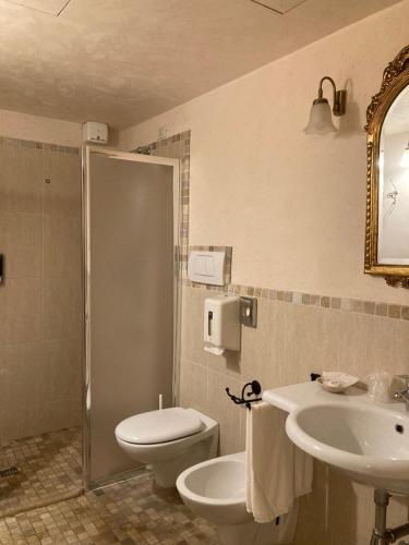 a bathroom with a toilet and a sink and a shower at Agriturismo San Michele in Vicenza
