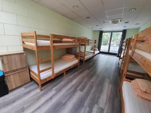 Postel nebo postele na pokoji v ubytování Sea Hostel