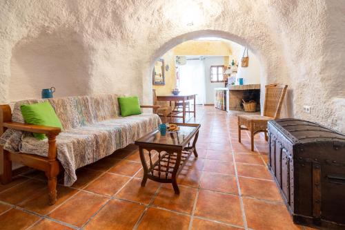 A seating area at Cuevas El Abanico - VTAR vivienda turística de alojamiento rural