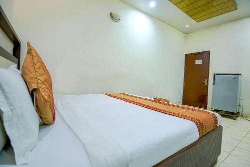 a white bed in a room with at Hotel Surya in Ludhiana