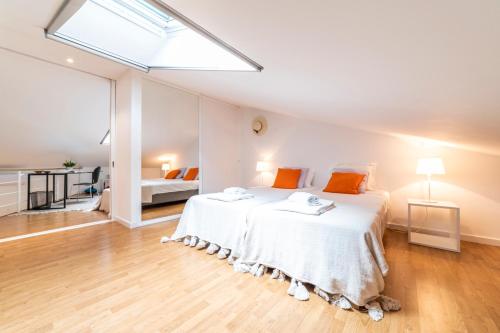 Postel nebo postele na pokoji v ubytování Apartment Aroeira Golf II