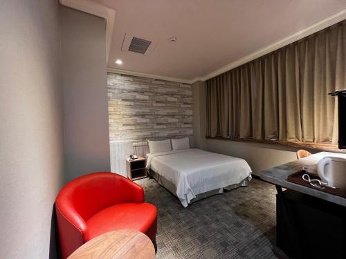 מיטה או מיטות בחדר ב-East Dragon Hotel
