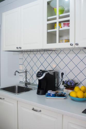a kitchen counter with a sink and a toaster at B&B Umberto in Vietri sul Mare