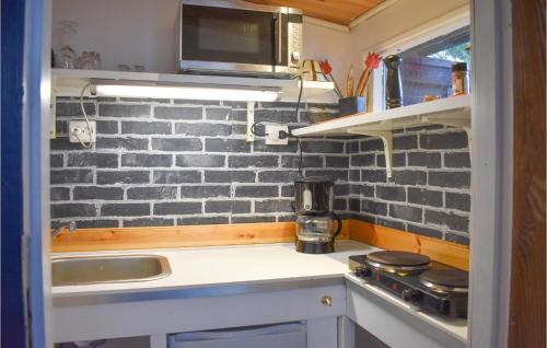 Η κουζίνα ή μικρή κουζίνα στο Lovely Apartment In Beddingestrand