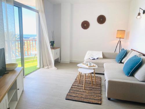 PARADISE HOLIDAYS 2 BEDROOMS APARTMENT & SEA VIEW, Los Cristianos, Tenerife