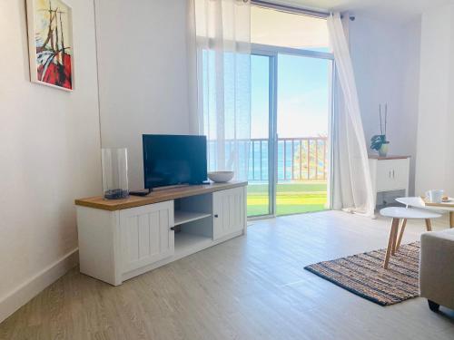 TV a/nebo společenská místnost v ubytování PARADISE HOLIDAYS 2 BEDROOMS & SEA VIEW, Tenerife