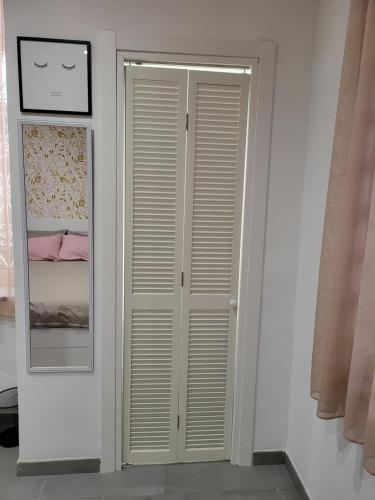 a room with a closet with white doors and a mirror at Casa Monì in Naples