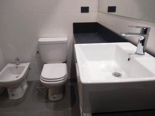 Ένα μπάνιο στο Loi Flats Neuquen, Edificio Talero
