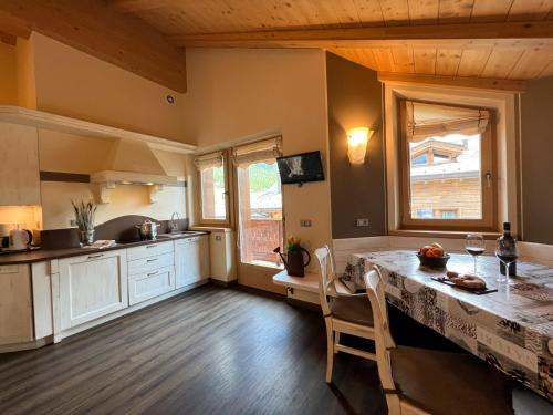 a kitchen with a table and a dining room at Appartamenti Cristallo in Livigno