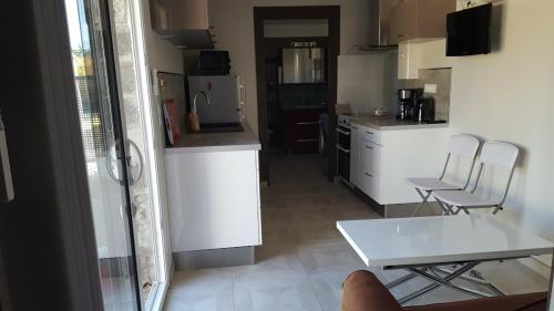 Kuchyňa alebo kuchynka v ubytovaní Tranquillité B&B