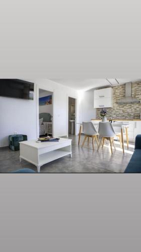 a living room with a white table and chairs at El Rincón de Agua Amarga 1 in Níjar