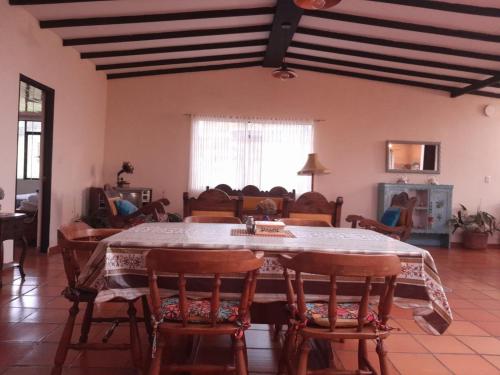 a living room with a table and chairs and a couch at CASA DE CAMPO LA ALDANA in Cómbita