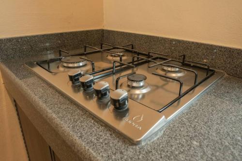 a stove top with four burners on a counter at Amplia casa con 3 habitaciones para hospedaje in Chetumal