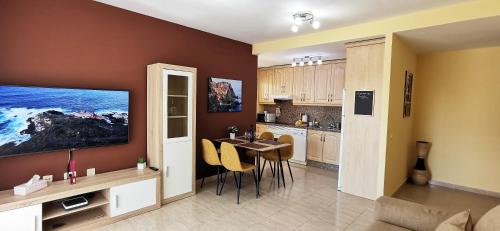 Η κουζίνα ή μικρή κουζίνα στο SunGolf Apartman
