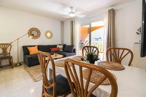 Precioso apartamento de 2 dormitorios con terraza y piscina climatizada en Golf del Sur