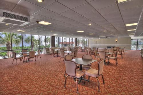 Restoran atau tempat lain untuk makan di El Matador 358 - Beautiful views of the Gulf and pool
