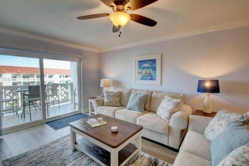 Χώρος καθιστικού στο El Matador 461 - Beautiful views of the pool and Gulf of Mexico