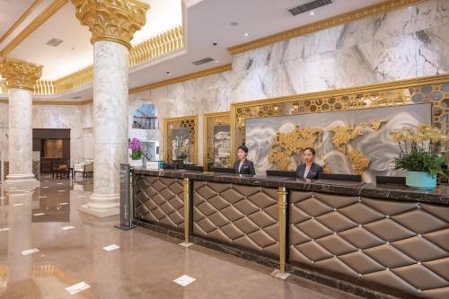 Lobi atau kawasan kaunter penerimaan di Crowne Plaza Zhengzhou by IHG