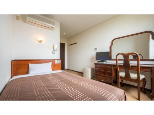 a bedroom with a bed and a desk and a mirror at Hotel Tamano - Vacation STAY 41642v in Otawara