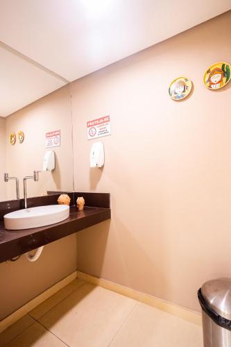 Un baño de VilaHotell Recife - Antigo NovoHotell Recife