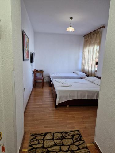 a hallway with two beds in a room with at Hotel Restaurant Savoja in Pogradec
