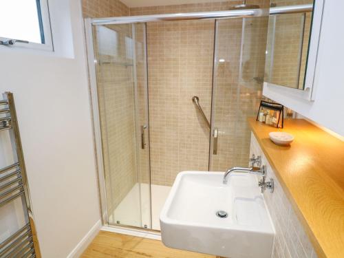 a bathroom with a sink and a shower at 12 Faraway Fields in Liskeard