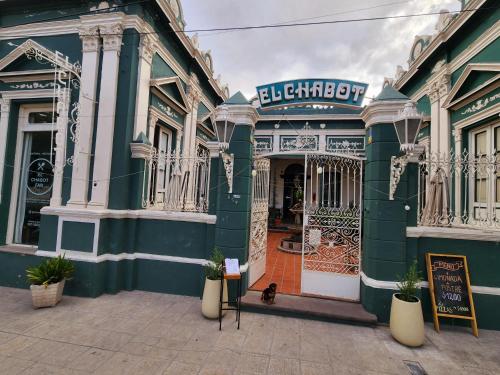 a building with a dog sitting in front of it at El Chabot Fan in Salta