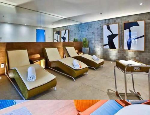 a room with three beds and a table at Flat Apart America Campos in Campos dos Goytacazes