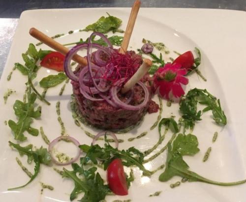 Comida en o cerca de este hotel