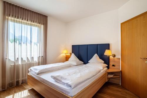Una cama o camas en una habitación de Gartenheim App Leonhard
