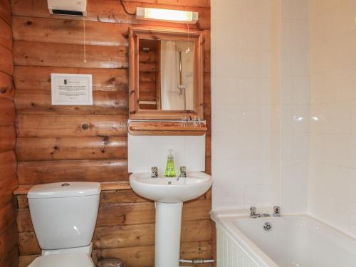 Otter Lodge tesisinde bir banyo