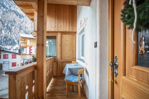 a hallway of a house with a table and a window at Chalet Osmar Appartamento 2 in Campitello di Fassa