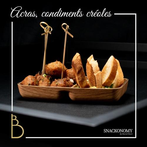 a wooden bowl of food with potato chips in it at KAY TI'TINY T2 NEUF de STANDING MER & PISCINE in Le Diamant