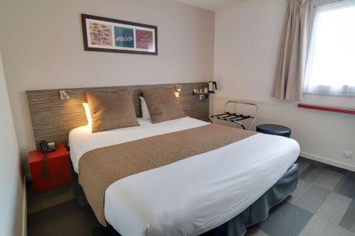 Katil atau katil-katil dalam bilik di Sure Hotel by Best Western Nantes Saint-Herblain