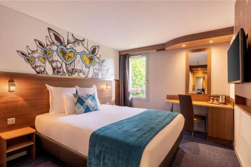 En eller flere senge i et værelse på Sure Hotel by Best Western Lille Tourcoing Ex Hotel Garden