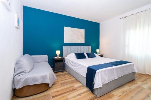 Katil atau katil-katil dalam bilik di Apartments by the sea Mandre, Pag - 4093