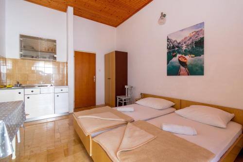 Posteľ alebo postele v izbe v ubytovaní Apartment Mandre 4101a