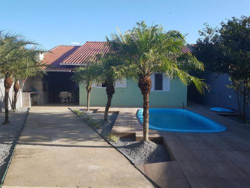 Bazén v ubytování Linda casa c/Piscina, Ar e conforto próximo do Mar nebo v jeho okolí