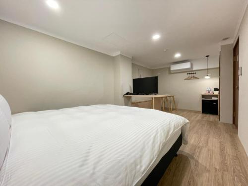 Postel nebo postele na pokoji v ubytování Yoshi Hotel - Tainan Station Branch