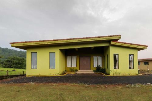 Gallery image of StayVista's Shivom Villa 1 - A Serene Escape with Views of the Valley and Lake in Lonavala
