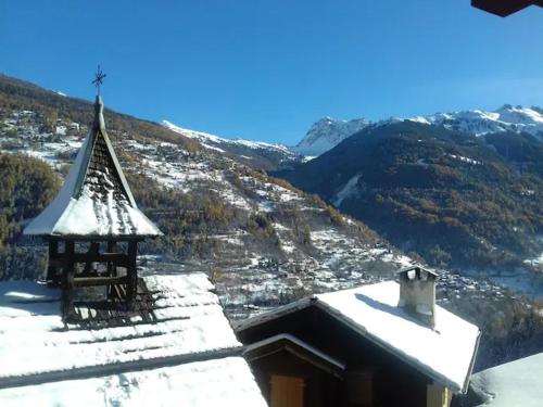 Gallery image of 2 bedroom chalet with a mountain view in Saint-Jean