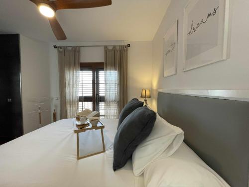 Posteľ alebo postele v izbe v ubytovaní Holyhome villa cinema perfect for families