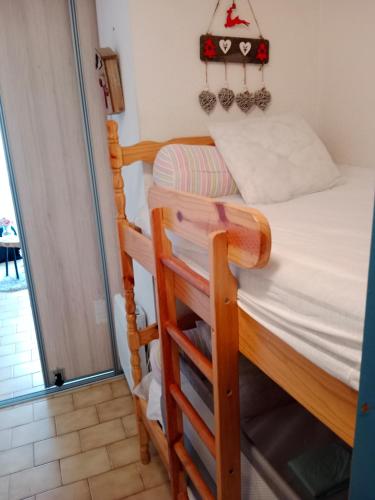 Postel nebo postele na pokoji v ubytování Studio cabine vue sur les Pyrénées